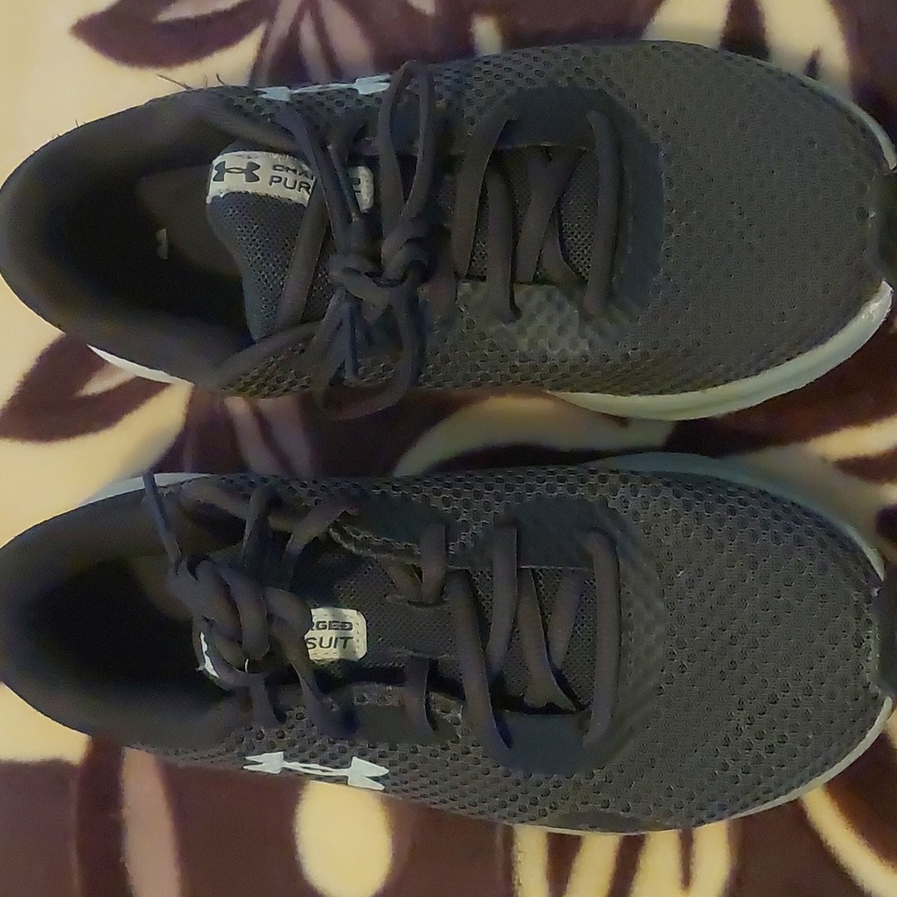 Under Armour womens size 7